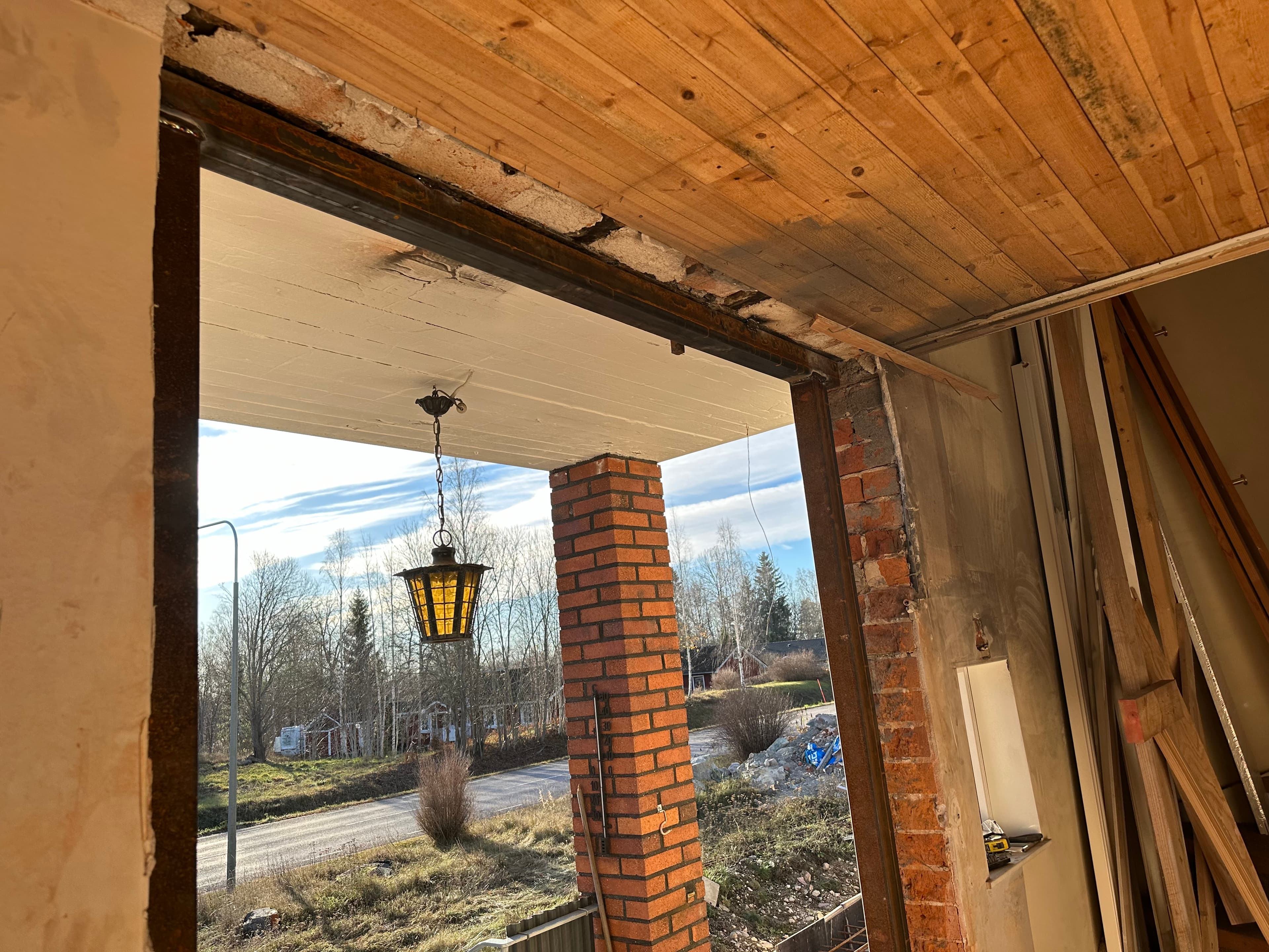 Väggöppning och konstruktionsarbete